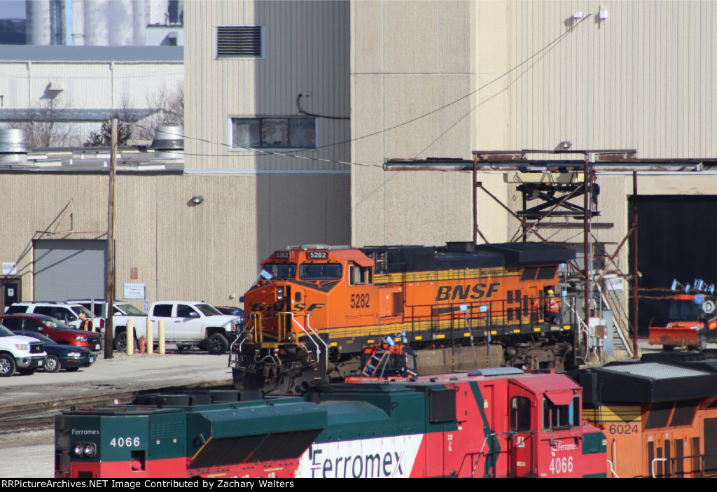 BNSF 5282